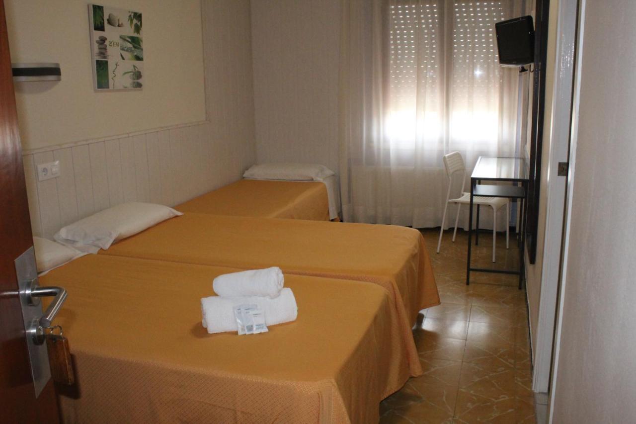 Hostal Fabrellas Caldes de Malavella Extérieur photo