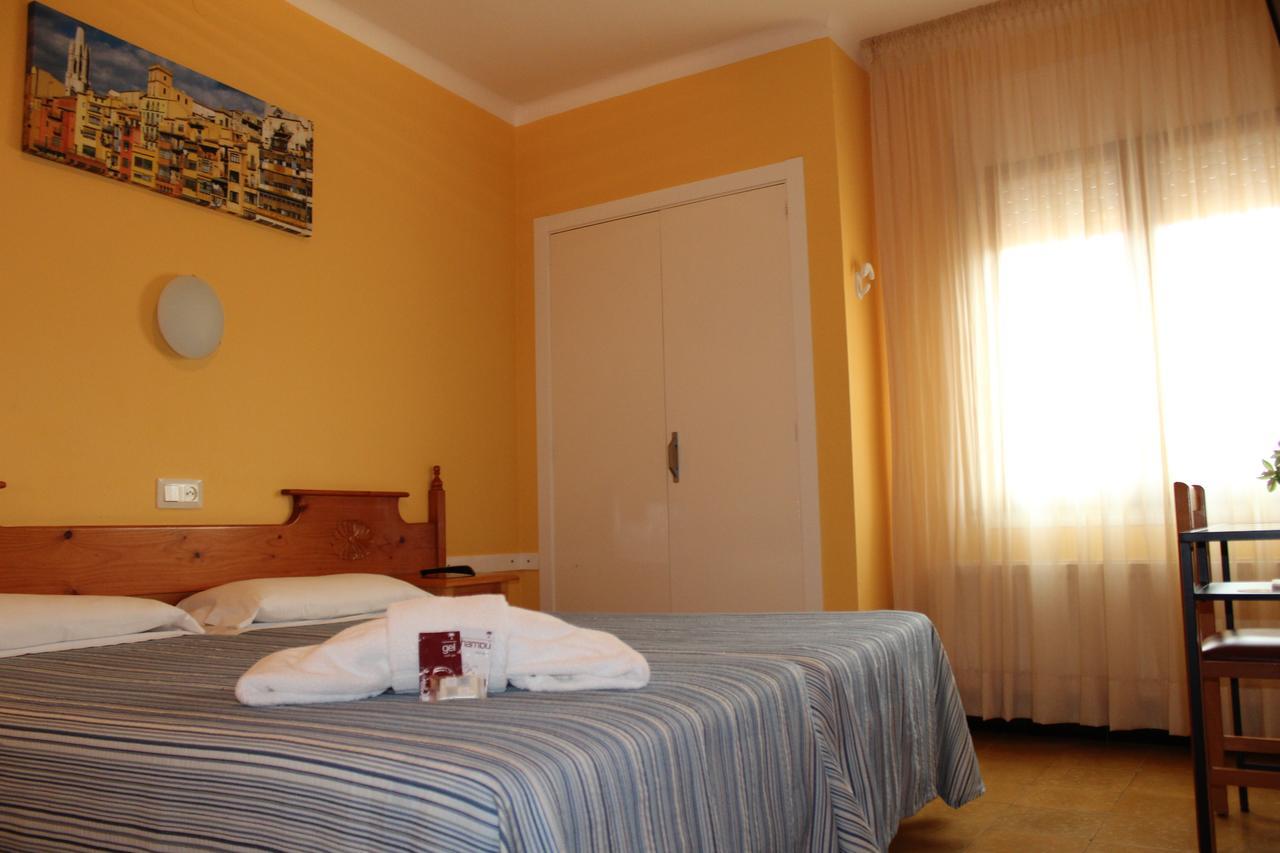 Hostal Fabrellas Caldes de Malavella Extérieur photo