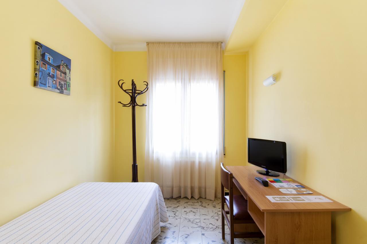Hostal Fabrellas Caldes de Malavella Extérieur photo