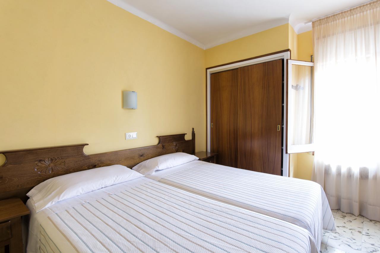 Hostal Fabrellas Caldes de Malavella Extérieur photo
