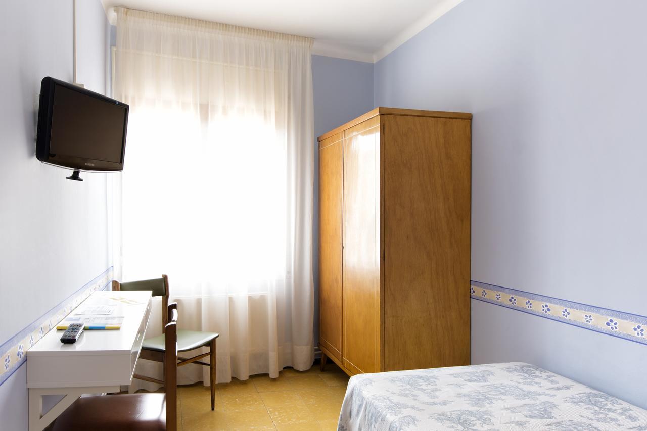 Hostal Fabrellas Caldes de Malavella Extérieur photo